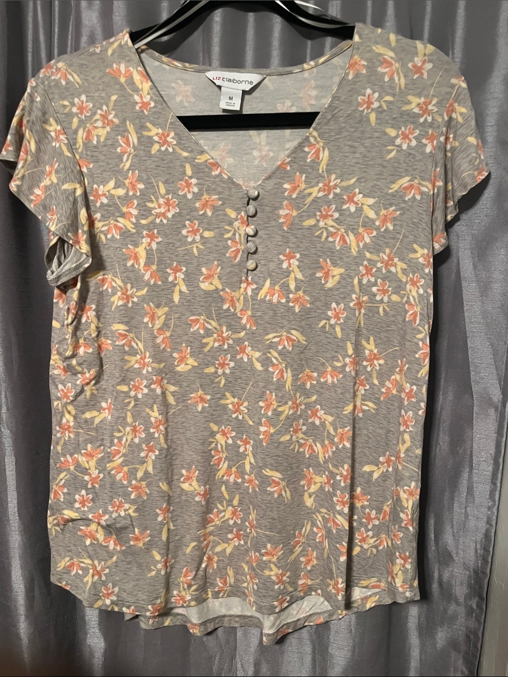 Liz Claiborne Gray Floral V-Neck Henley Short Sleeve Top